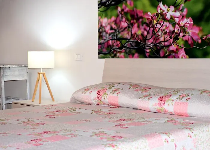 Il Borgo Fiorito Alojamento de Acomodação e Pequeno-almoço 3*